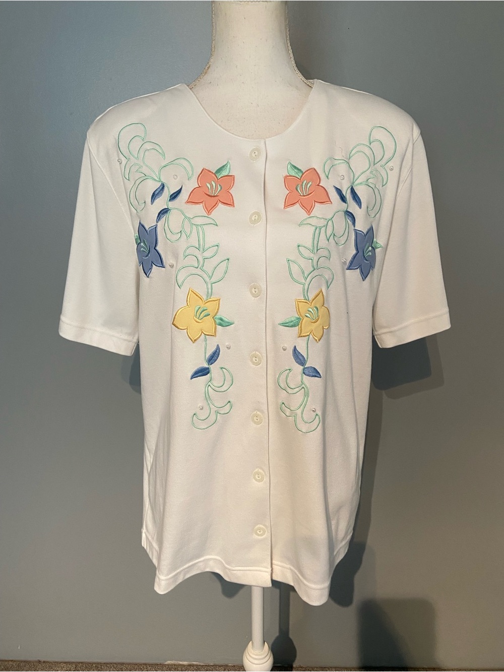 Alfred Dunner White Button-Front Embroidered Floral Top